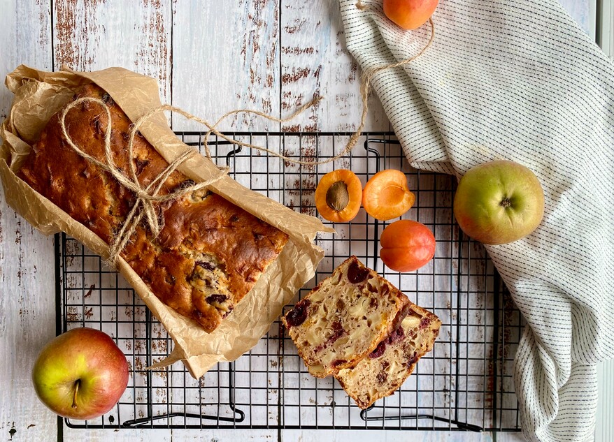 Picture Summery apple bread