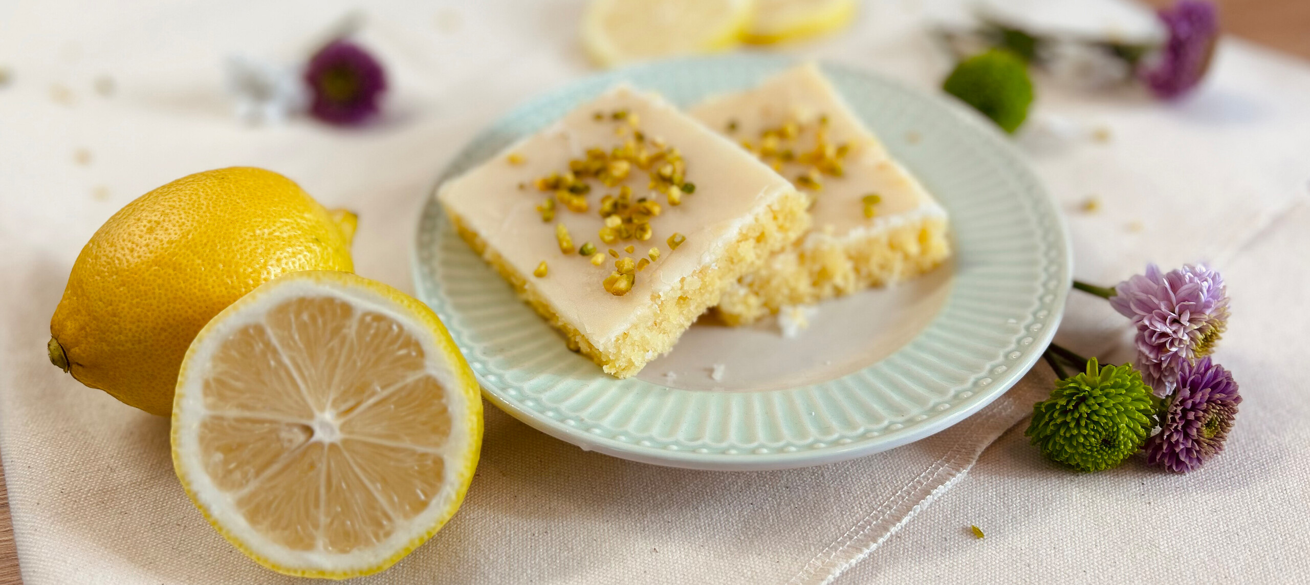 Picture of Spelt lemon cake on a plate with lemons next to it